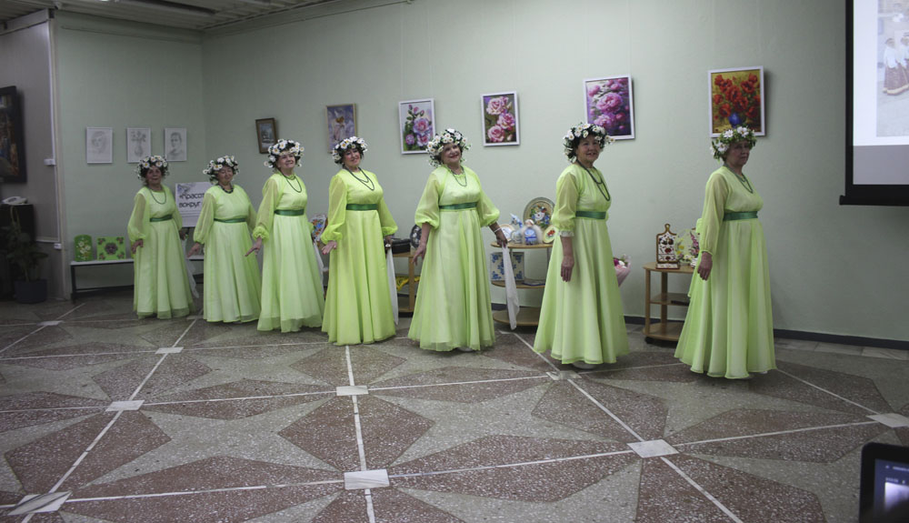 Presentation of the exhibition Beauty Around Us at the Arts Library Works by Elena Diner 2025 5