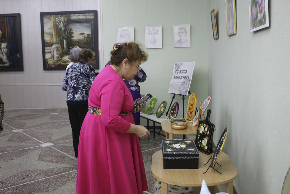 Presentation of the exhibition Beauty Around Us at the Arts Library Works by Elena Diner 2025 8