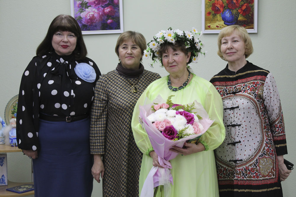 Presentation of the exhibition Beauty Around Us at the Arts Library Works by Elena Diner 2025 9